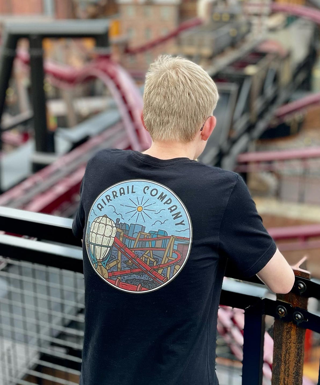 Airrail-Company T-Shirt in dunkelblau getragen im Phantasialand