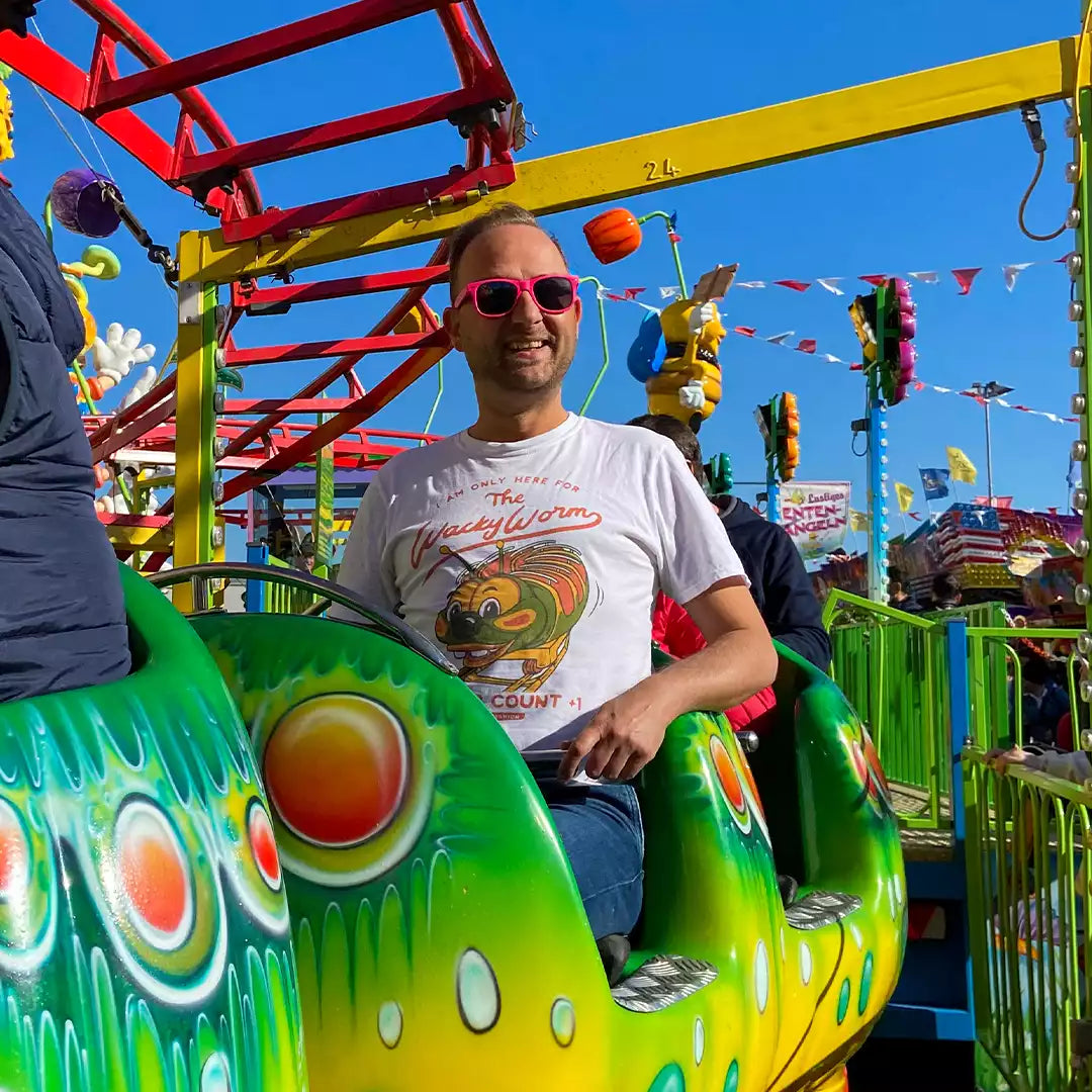 I AM ONLY HERE FOR THE WACKY WORM T-Shirt  For roller coaster enthusiasts  – Coasterfashion.de